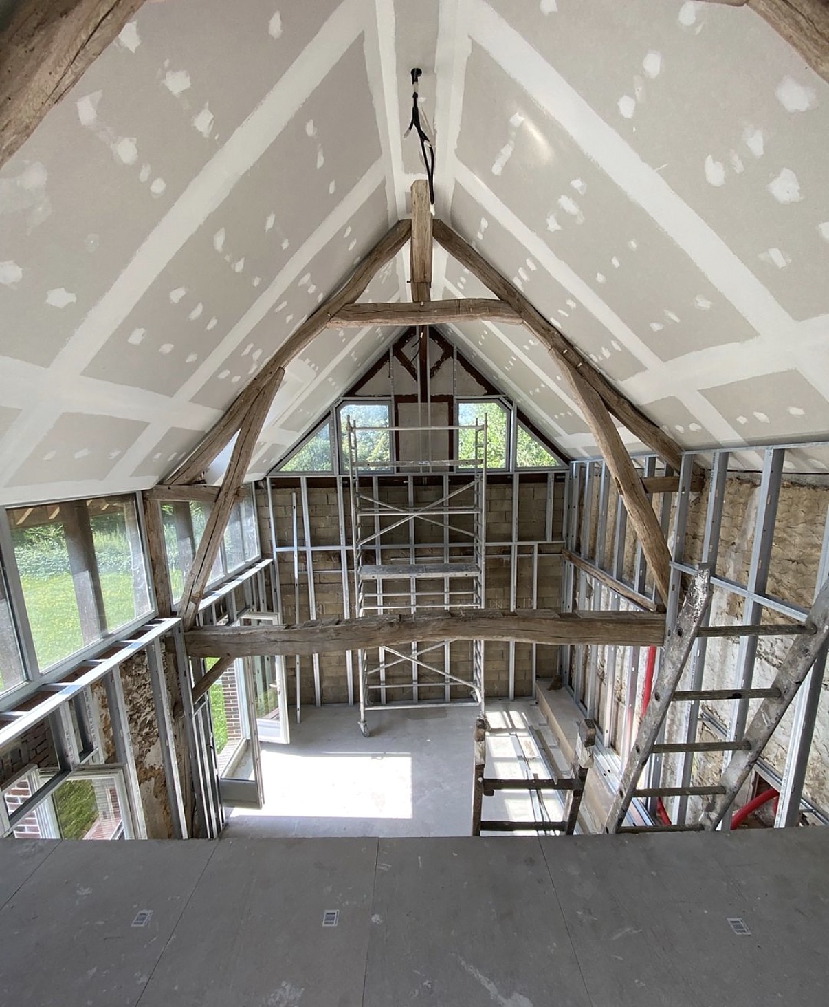 Doublage et cloisons en cours de pose — Neo Façades & Finitions