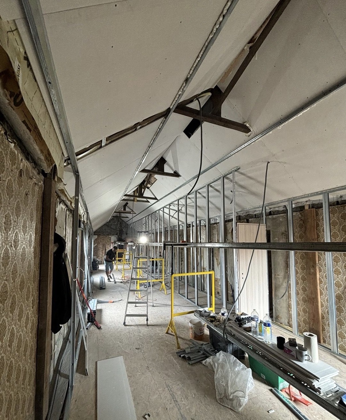 Plafond et cloisons placo terminés — Neo Façades & Finitions