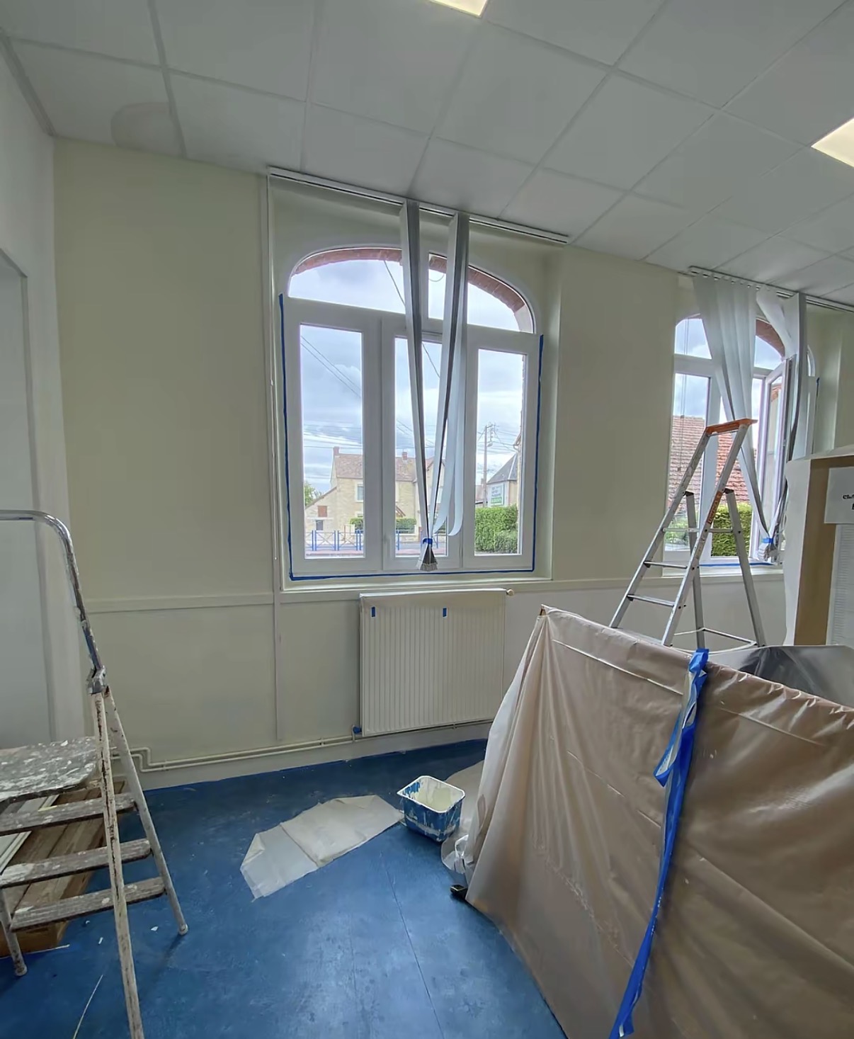 Chantier de peinture — protection et mise en peinture des murs — Neo Façades & Finitions